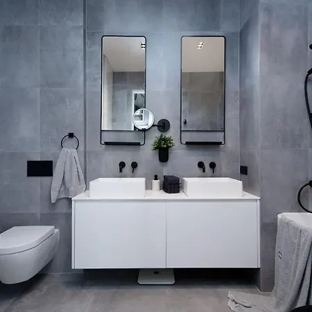 Apartment Exclusive In Heart Of Town