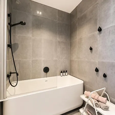 Apartment Exclusive In Heart Of Town