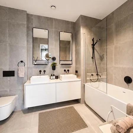 Exclusive In Heart Of Town Apartment