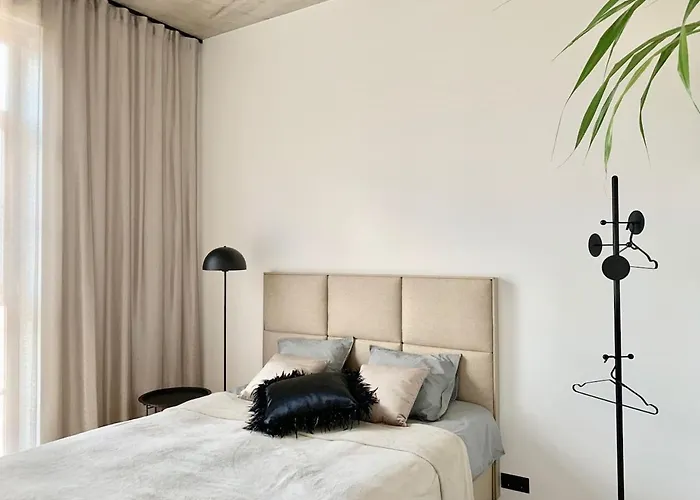 Exclusive In Heart Of Town Apartament