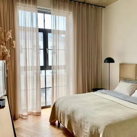 Apartment Exclusive In Heart Of Town *